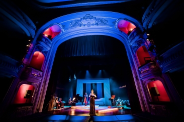 ogólny plan, na scenie Maria Callas